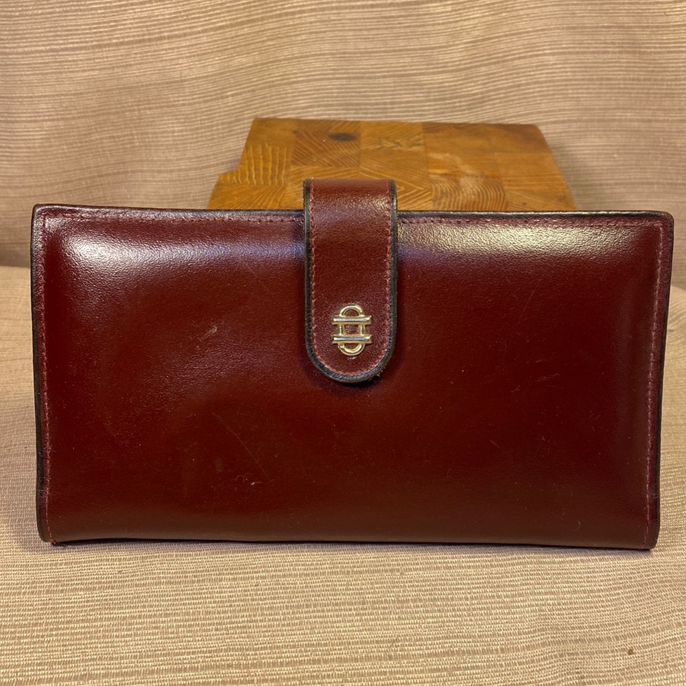 Classic crisp leather vintage wallet almost NEW